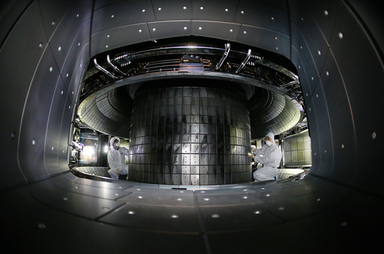 Kstar, or the Korea Superconducting Tokamak Advanced Research, developed by the Korea Institute of Fusion Energy (KFE) is being upgraded by technicians on Jan. 27, 2021, in Daejeon. [NEWS1]