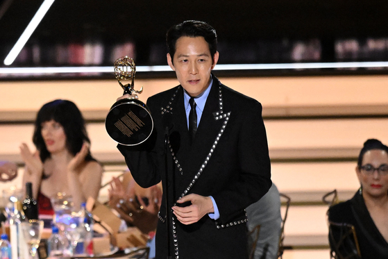 Lee Jung-jae accepts the award for Outstanding Lead Actor In A Drama Series for ″Squid Game″ onstage during the 74th Emmy Awards at the Microsoft Theater in Los Angeles, California, on Monday. [AFP/YONHAP]