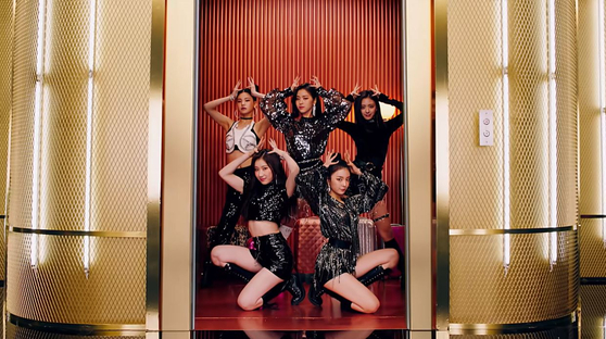 A scene from girl group ITZY's music video for its debut song "Dalla Dalla" (2019) directed by Naive Production. [SCREEN CAPTURE]