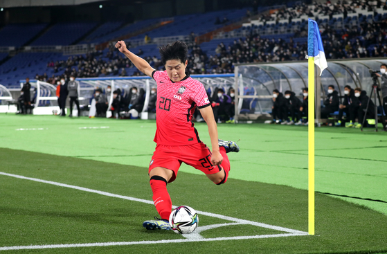 Lee Kang-in shoots during a friendly against Japan in March 25, 2021 at Nissan Stadium in Yokahama, Japan. [YONHAP]