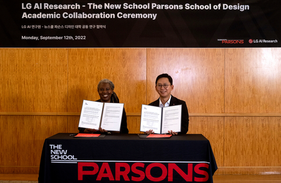 Yvonne Watson, left, interim executive dean of Parsons School of Design, and Bae Kyung-hoon, chief of LG AI Research, pose for a photo during a partnership signing ceremony held at Parsons School of Design in New York, Monday. [LG CORP]