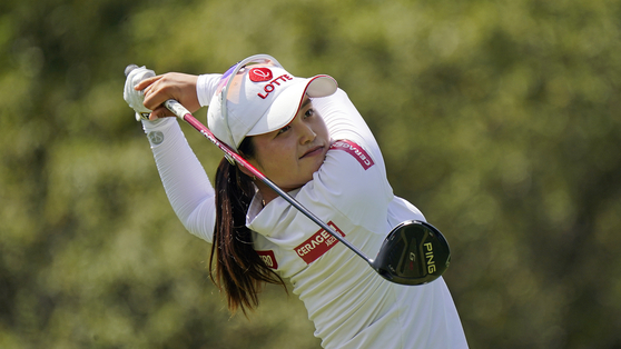 Choi Hye-jin tees off on the seventh hole during the second round of the Dana Classic LPGA golf tournament on Sept. 2 at the Highland Meadows Golf Club in Sylvania, Ohio. [AP/YONHAP]