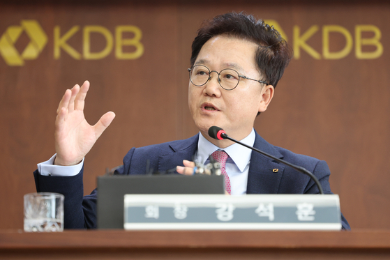 Korea Development Bank Chairman Kang Seog-hoon speaks at a press conference held in western Seoul on Wednesday. [YONHAP]