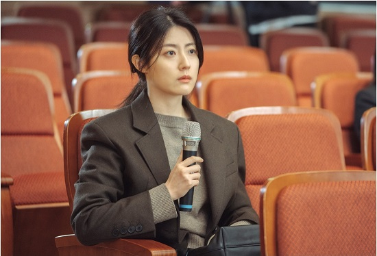 Actor Nam Ji-hyun portrays a determined reporter in tvN drama series "Little Women." The series revolves around the tale of three sisters who go against one of the most powerful families in the country. [TVN]
