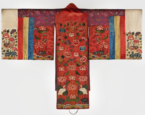 The foundation revealed that his donation last year went toward the preservation treatment of a Joseon Dynasty (1392-1910) hwalot (traditional Korean wedding gown) current owned by the Los Angeles County Museum of Art (LACMA). [LACMA]