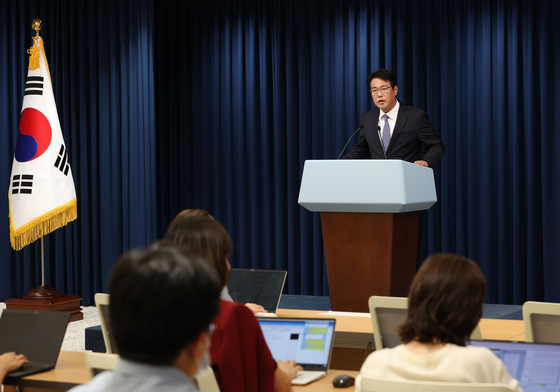 First Deputy National Security Adviser Kim Tae-hyo speaks during a press briefing at the presidential office in Yongsan on Thursday. [YONHAP]
