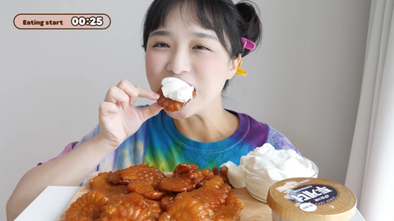 Mukbang Youtuber Nado's video eating Korean traditional honey cookie yakgwa has 1,952,935 views as of Sept. 15, 2022. [SCREEN CAPTURE]