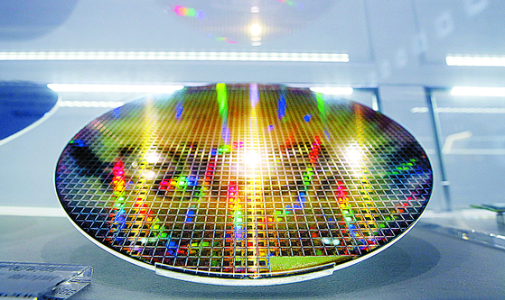 A wafer is displayed at Samsung Electronics' showroom in Seocho District, southern Seoul [NEWS1]