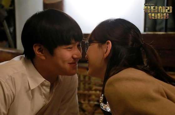 Ko Kyoung-pyo, left, during a scene from hit tvN drama series "Reply 1988" (2015) [TVN]