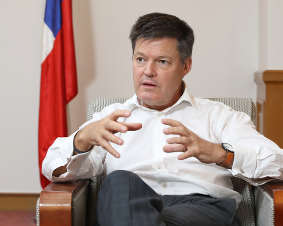 Chilean Ambassador to Korea Mathias Francke speaks with the Korea JoongAng Daily at the embassy in Seoul on Aug. 5. [PARK SANG-MOON]