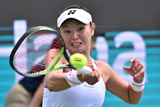 Jang Su-jeong returns the ball against China's Zhu Lin during a women's singles round of 32 match at the WTA Korea Open tennis championships in southern Seoul on Monday. [AFP/YONHAP]