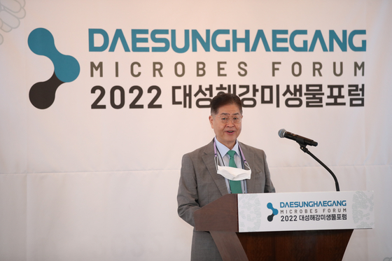 Younghoon David Kim, Daesung Group chairman, speaks at the Daesung Haegan Microbes Forum 2022 on Tuesday at the Westin Josun Hotel in central Seoul. [DAESUNG GROUP]