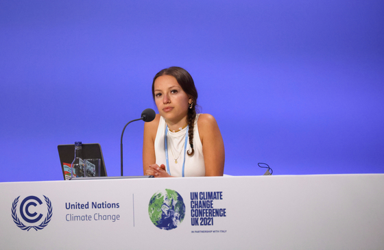 Youth climate activist Nicole Becker from Argentina takes part in a session during the UN Climate Change Conference, COP 26, in Glasgow, Scotland, Britain, on Nov. 4, 2021. [REUTERS/YONHAP]