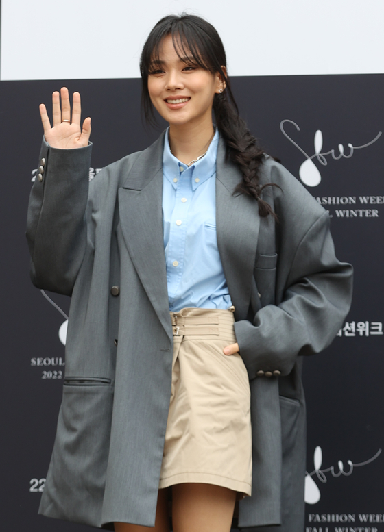 Singer Bibi poses for cameras during Seoul Fashion Week Fall/Winter 2022 in Jongno District, central Seoul, on March 18. [YONHAP]