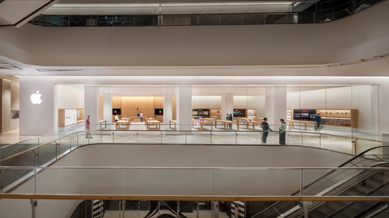 Apple's new store is located in the Lotte World Mall in Songpa District, southern Seoul. [APPLE KOREA]