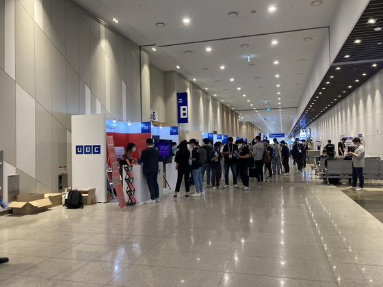 People look around the booths at the Upbit Developer Conference held in Busan on Thursday. [JIN MIN-JI]  