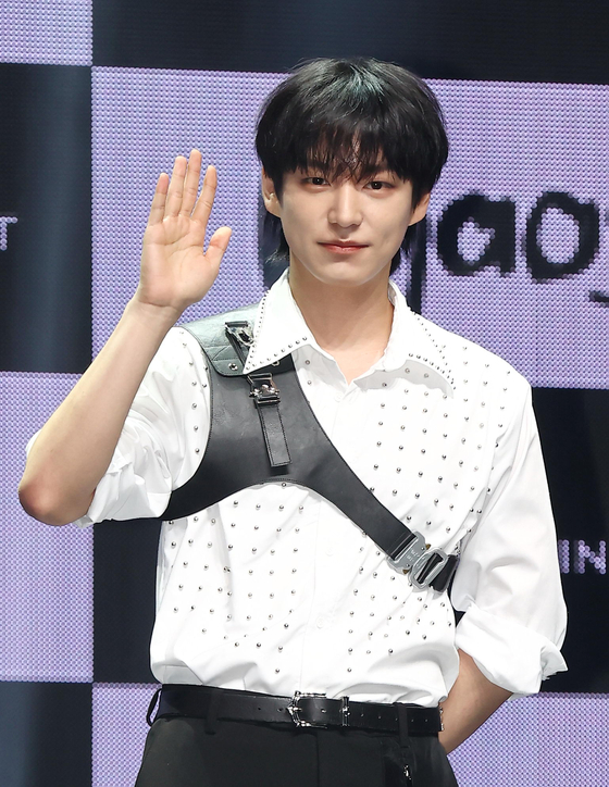 Heo Chan of Victon poses during a showcase event to promote the boy band's EP ″Chaos″ at the Yes24 Live Hall in eastern Seoul on May 31. [YONHAP]