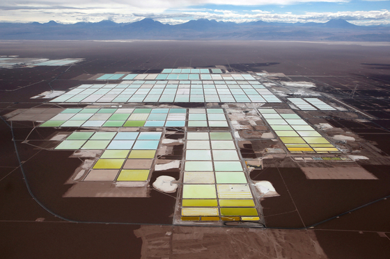 An aerial view shows the brine pools and processing areas of the Soquimich lithium mine on the Atacama salt flat in the Atacama desert of northern Chile, on Jan. 10, 2013. [REUTERS/YONHAP]