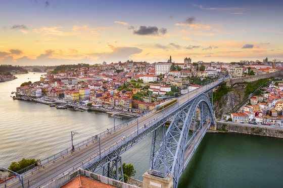 The Douro River in Porto, Portugal. [LEE SANG-HOON] 