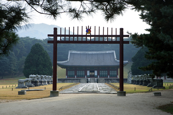 Hongsalmun, a sacred gate in front of Taereung in Seoul's Nowon District [JOONGANG ILBO]