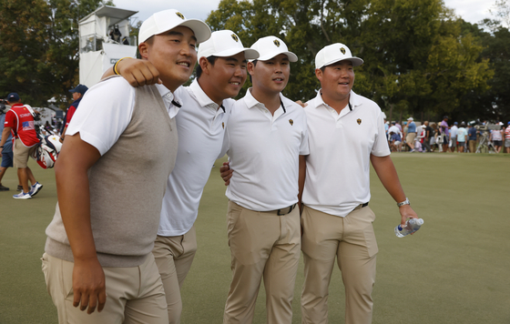 From left: Lee Kyoung-hoon, Kim Joo-hyung, Kim Si-woo and Im Sung-jae pose for a photo after the four-ball matches of the 2022 Presidents Cup on Saturday at Quail Hollow Club, in Charlotte, North Carolina. [EPA/YONHAP]