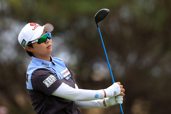 Kim Hyo-joo tees off the eighth tee during the final round of The Lotte Championship at Hoakalei Country Club on April 16 in Ewa Beach, Hawaii.  [AFP/YONHAP]