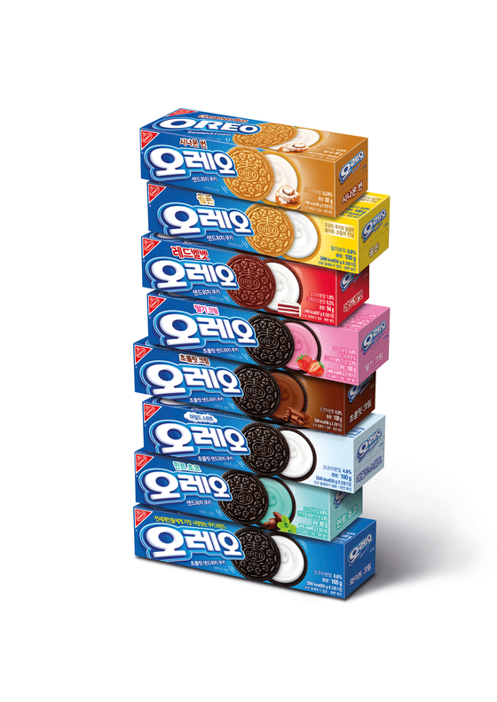 Dong Suh Foods introduces the new cinnamon bun flavor Oreos, alongside its other best sellers. [DONG SUH FOODS]