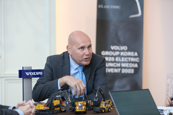 Tomas Kuta, president of Volvo Construction Equipment’s Region Korea, talks at a roundtable interview on Wednesday. [VOLVO CONSTRUCTION EQUIPMENT]
