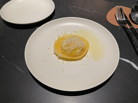 Raviolo at Perigee in Gangnam District, southern Seoul [LEE SUN-MIN]