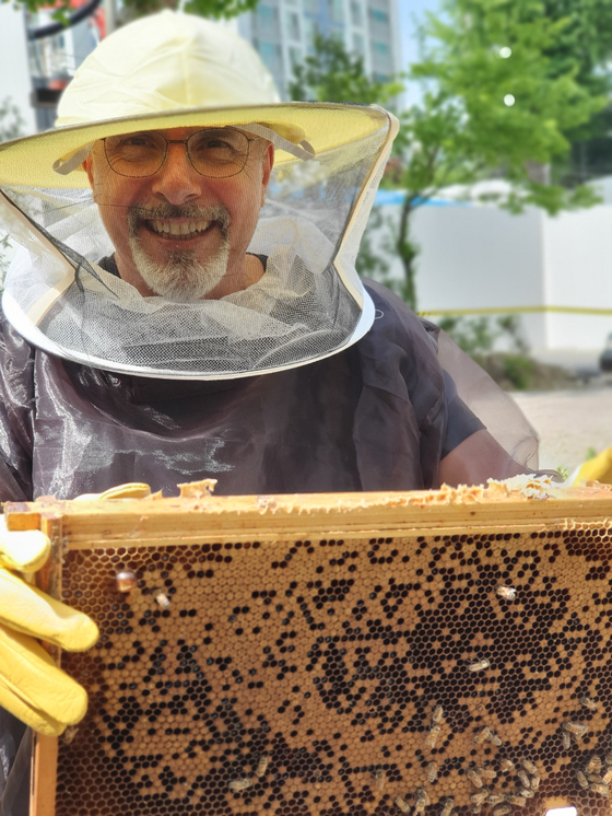 Lefort working with bees on May 11 at the French diplomatic residence in Seoul. [EMBASSY OF FRANCE IN KOREA]