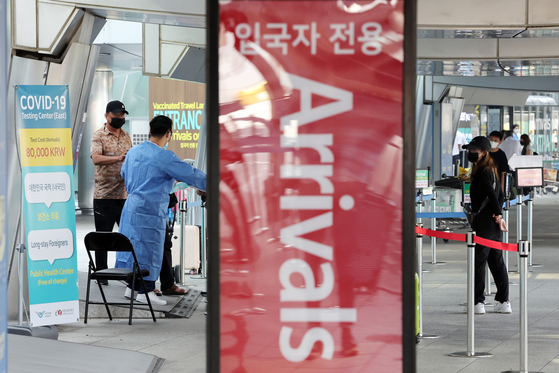 A Covid-19 testing center for inbound travelers at Incheon International Airport on Friday. [YONHAP]
