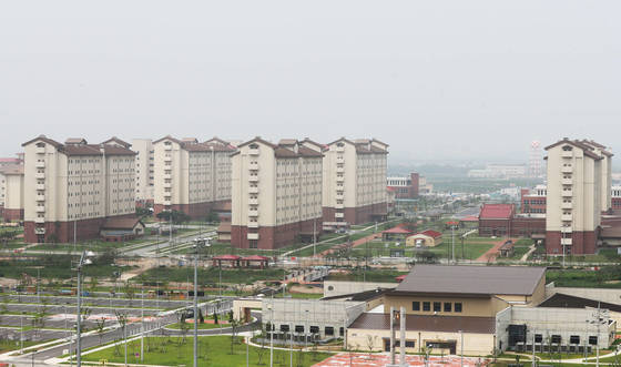 A photo of Camp Humphreys in Pyeongtaek, Gyeonggi, south of Seoul, where the Combined Forces Command headquarters will relocate by early next month. [YONHAP]