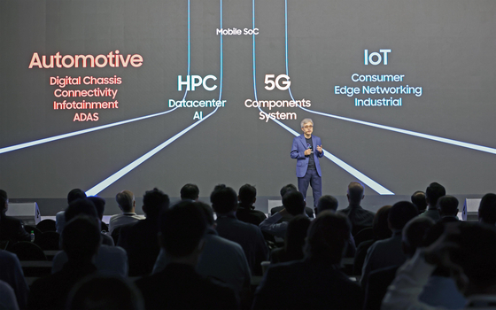 Choi Si-young, president and head of the foundry business at Samsung Electronics, explains the company's chip development plan during the annual Samsung Foundry Forum in Silicon Valley on Oct. 3. [SAMSUNG ELECTRONICS]