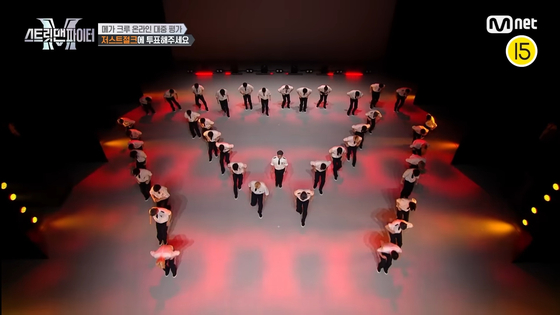 Dancers perform during a mission on Mnet's dance competition show ″Street Man Fighter″ [SCREEN CAPTURE]