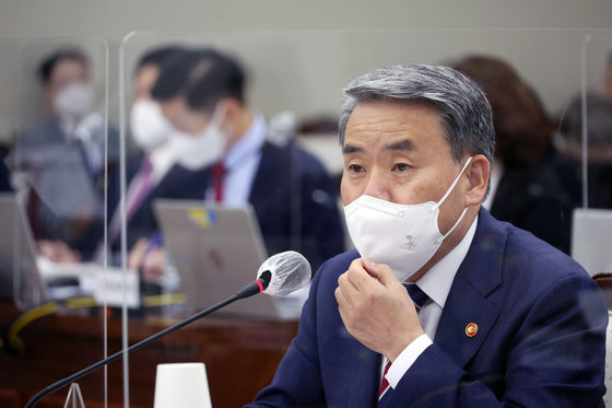 Defense Minister Lee Jong-sup speaks during the National Defense Committee's interpellation session at the committee's headquarters in Yongsan District, central Seoul, on Tuesday [YONHAP]