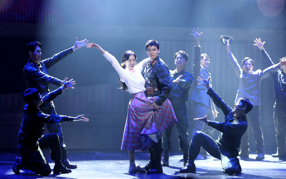 The musical ″Crash Landing on You″ is being presented at COEX Shinhan Card Artium in southern Seoul. The musical is based on a hit drama series of the same name. [NEWS1]
