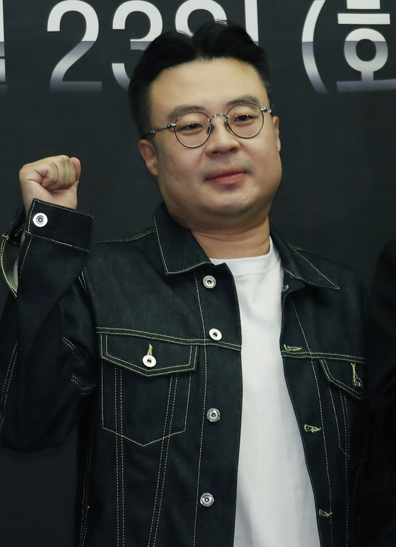 Chief producer Kwon Yeong-chan faced backlash for making comments that compared the show's female and male versions, dubbing the female dancers “jealous” and “greedy” while describing the male dancers as “proud” and “loyal" during a press conference. [NEWS1]
