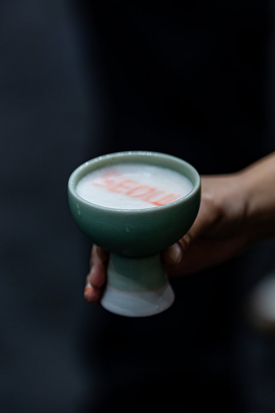 A cocktail made by bartenders from Le Chamber in southern Seoul’s Gangnam District served at the opening gala dinner of Taste of Seoul 2022. [TASTE OF SEOUL]