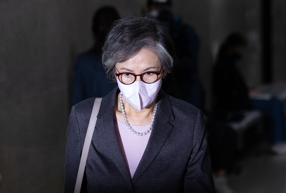 Lee Yang-hee, chairwoman of the ethics committee of the People Power Party on her way to attend the committee's last meeting at the National Assembly in Seoul on Thursday evening before doling out its decision on further disciplinary actions on former party chairman Lee. [NEWS1] 