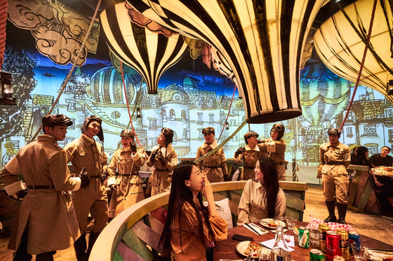 A still from the ongoing immersive dining show ″Grand Expedition″ at Blue Square in Yongsan District, central Seoul [IMCULTURE, NEW CONTENTS COMPANY]