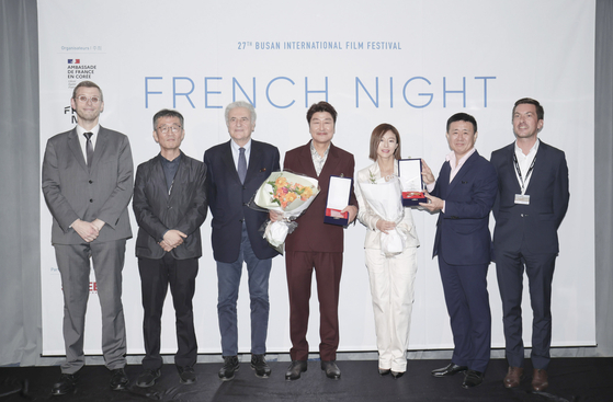 Actors Song Kang-ho and Ye Ji-won received the Etoile du Cinema award on Oct. 8, 2022 for contributing to cinematic exchanges between Korea and France, said the French Embassy in Korea. [FRENCH EMBASSY IN KOREA]