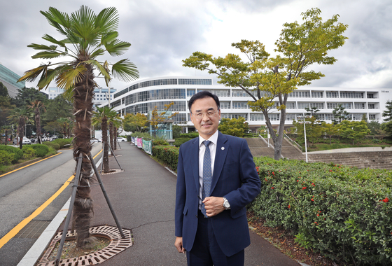 Pusan National University President Cha Jeong-in says Busan has so much to offer international students that Seoul can’t. [PARK SANG-MOON]