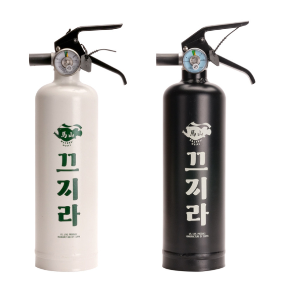 Masanai Works sells small fire extinguishers, with the imperative phrase to set off a fire in a Gyeongsang dialect. The phrase can also be interpreted as telling someone to get lost. [MASANAI WORKS]
