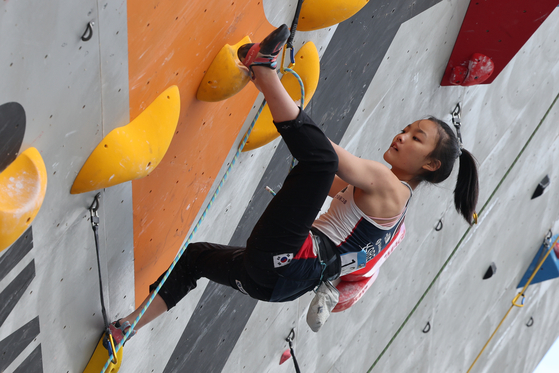 World No. 2 sports climber Seo Chae-hyun competes in the qualifying round of the women's lead event during the first day of the 2022 IFSC Climbing Asian Championship on Monday at Jamwon Hangang river park in Seocho, southern Seoul. [YONHAP]