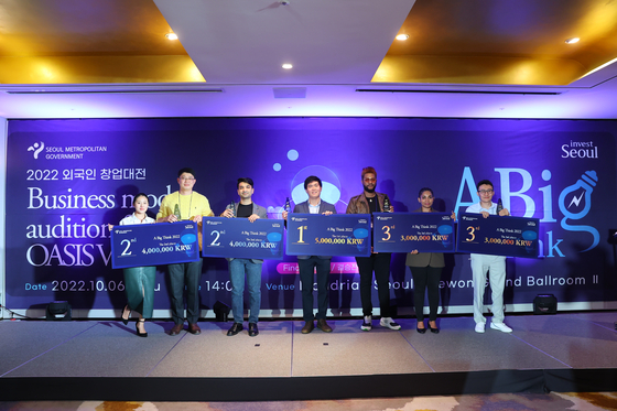 The winners of A Big Think 2022, a competition for foreigners wanting to start a startup in Korea, pose for a photo at the awards ceremony at the Mondrian Seoul Itaewon in central Seoul on Thursday. [INVEST SEOUL]