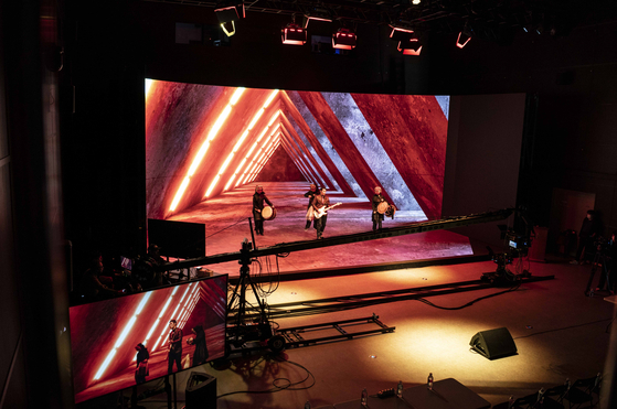 Performers perform at Team Studios, a virtual reality production studio run by SK Telecom, on Wednesday. With the opening of Team Studios in Pangyo, Gyeonggi, the telecom provider aims to tap into the growing demand for a digitized filming setting by renting out its site with large LED screens and advanced cameras. Local production companies like Xon Studios will jointly operate the virtual production studio. [SK TELECOM]