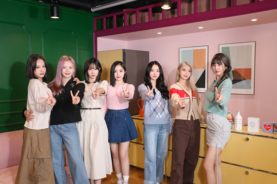 Girl group Dreamcatcher held a press interview for its new EP "Apocalypse: Follow us" on Oct. 5 in western Seoul's Hapjeong prior to the release. [DREAMCATCHER COMPANY]