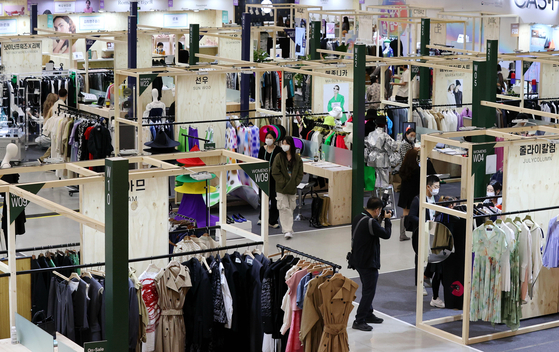 A tradeshow is taking place alongside Seoul Fashion Week 2023 S/S. In addition to booths under the theme of sustainability and environmentally-friendly materials, the tradeshow is hosting seminars regarding the future of fashion. [YONHAP]