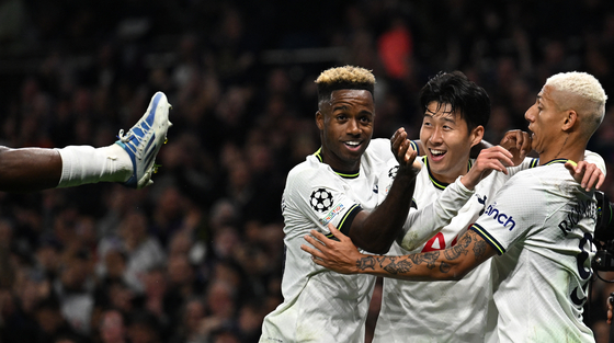 Tottenham Hotspur's Son Heung-min, center, celebrates with Richarlison, right, and Ryan Sessegnon after scoring Spurs' third goal in a Champions League game against Eintracht Frankfurt at Tottenham Hotspur Stadium in London on Wednesday.  [REUTERS/YONHAP]