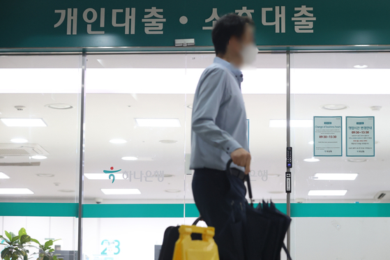 A person passes by a bank in Seoul on Aug. 30. [YONHAP] 